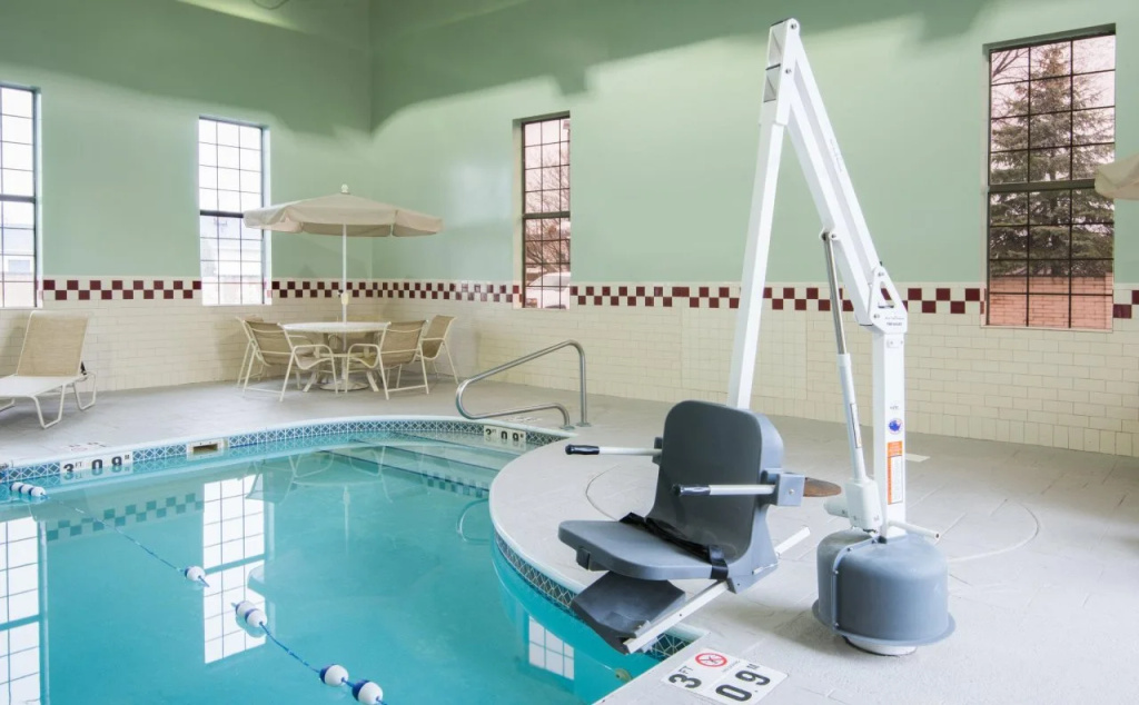 Holiday Inn Express Cleveland Airport - Brook Park by IHG