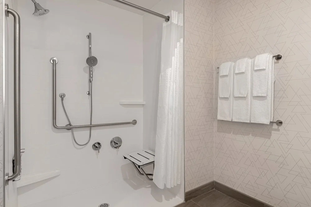 Holiday Inn Express & Suites St Thomas