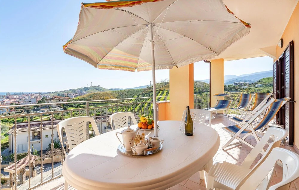 Stunning Apartment in Badolato With 3 Bedrooms and Wifi