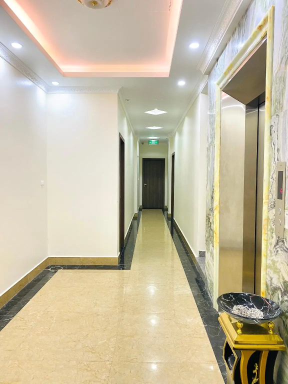 White Crown Hotel