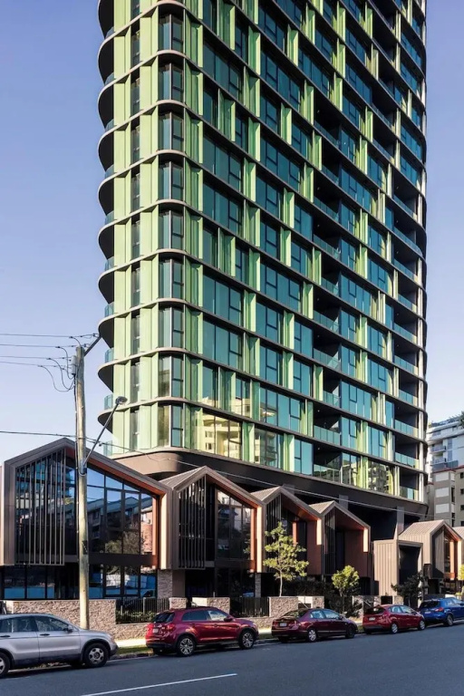 Kangaroo Point Apartment by Urban Rest