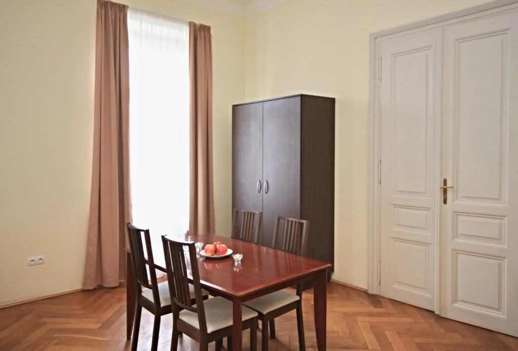 Riverside Palace Apartments