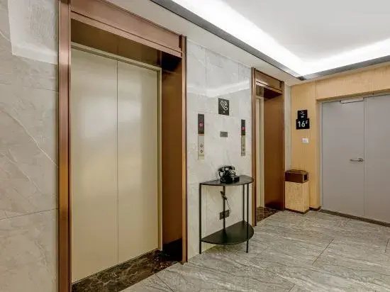 Atour Hotel Baoji Gaoxin South High-speed Railway Station Xingzheng Avenue