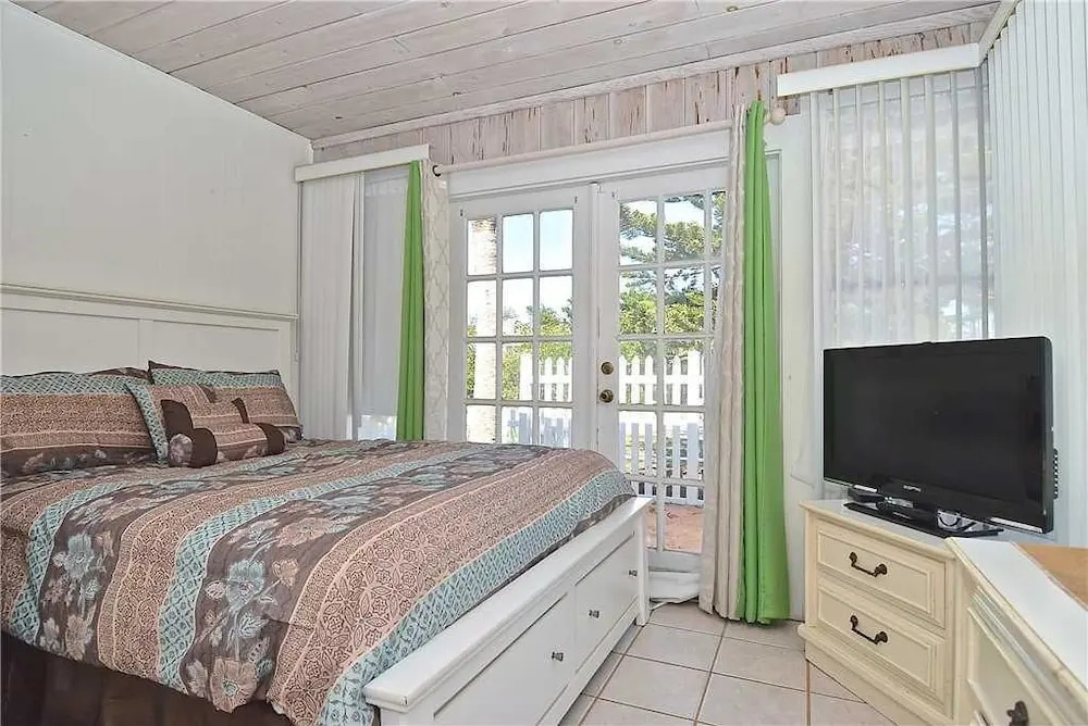 Siesta Shores B13 - Three Bedroom Condo