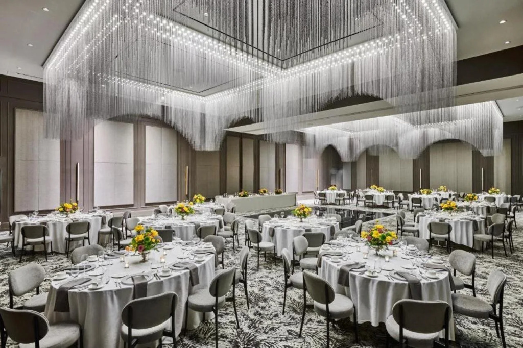 Daxton Hotel Birmingham, Curio Collection by Hilton