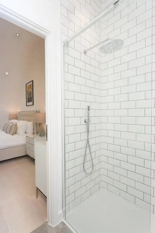 The Chapel 1 - Stylish 2 bed 2 bath Modern Home