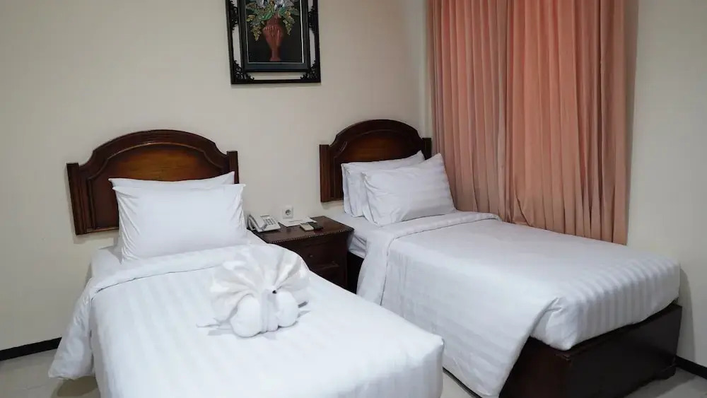 Tuwuh Hotel at Kayutangan