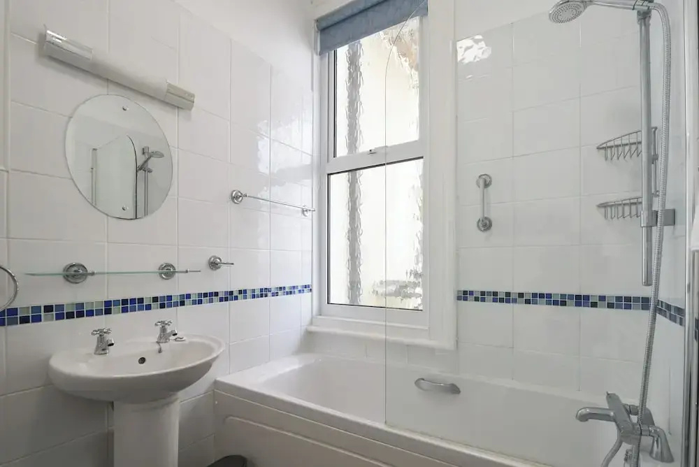 Flat 2, 10 Seafield Road