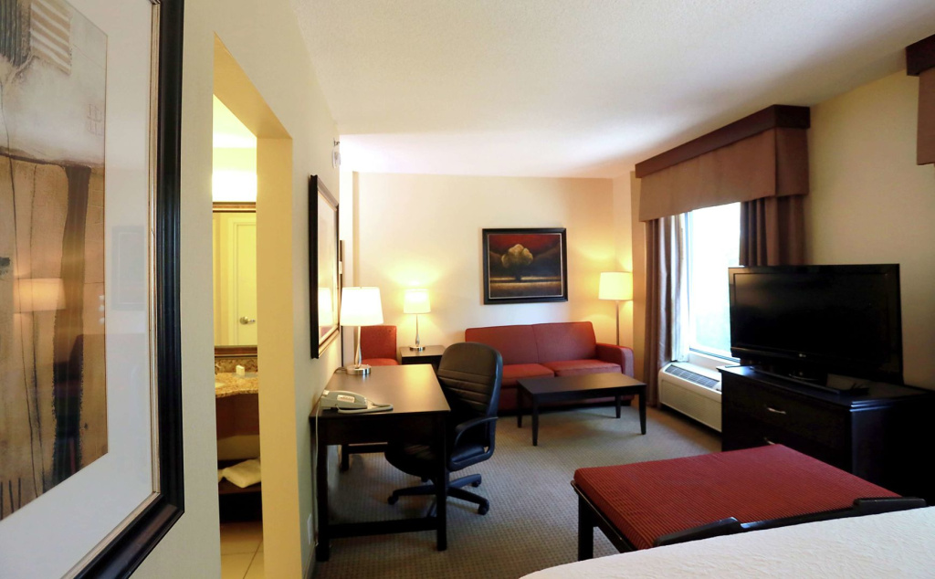 Hampton Inn & Suites Laval