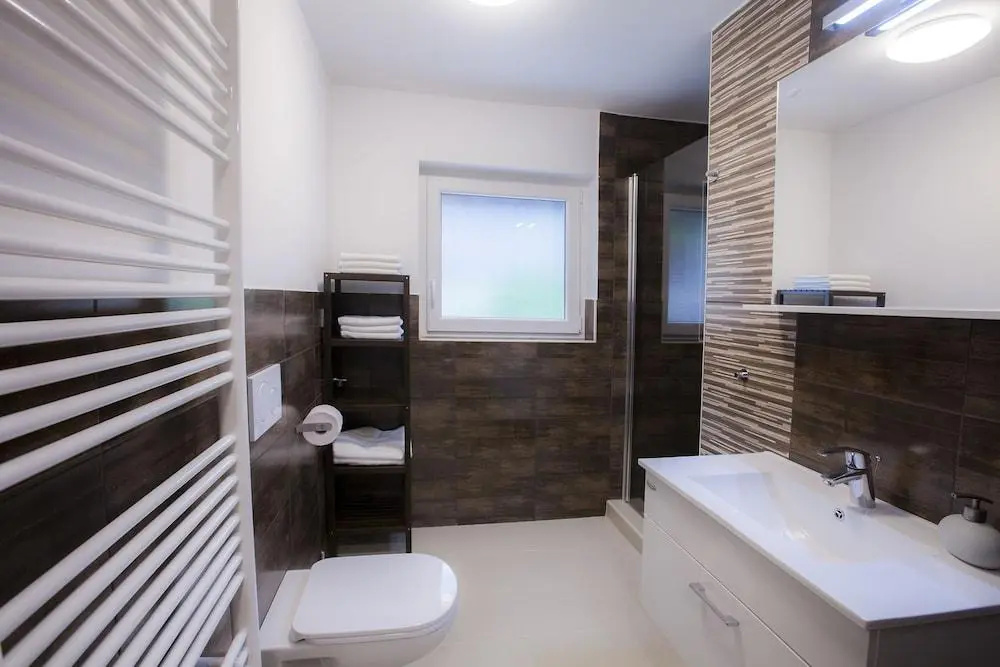 Apartments Razingar 9