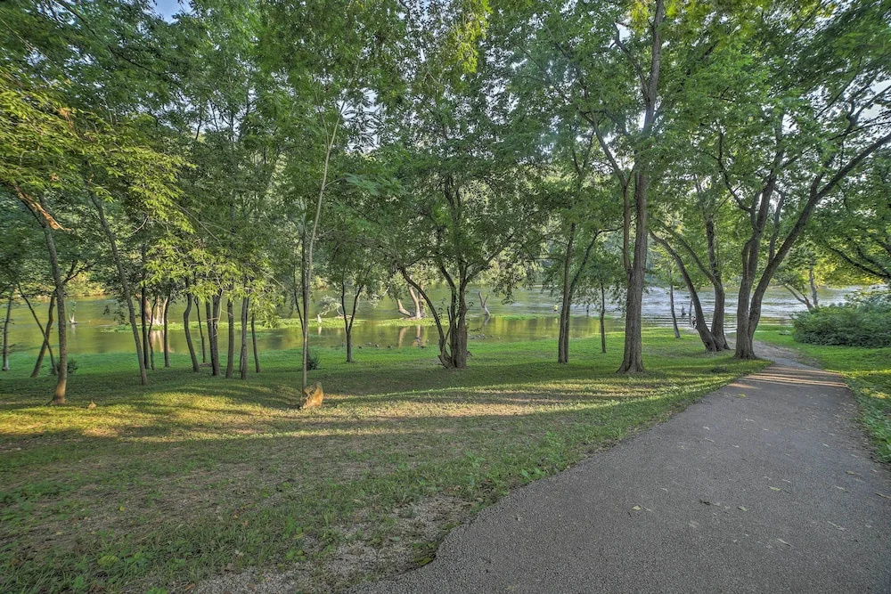 Walk-in Condo at Pointe Royal Resort w/ King Beds!