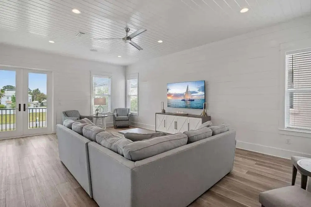 Modern Family 7BR w Private Pool and Patio