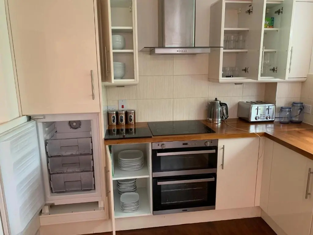 Stunning large 3 bedroom Penthouse Apartment