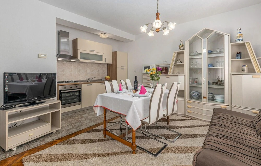 Amazing Apartment in Novi Vinodolski With 1 Bedrooms and Wifi