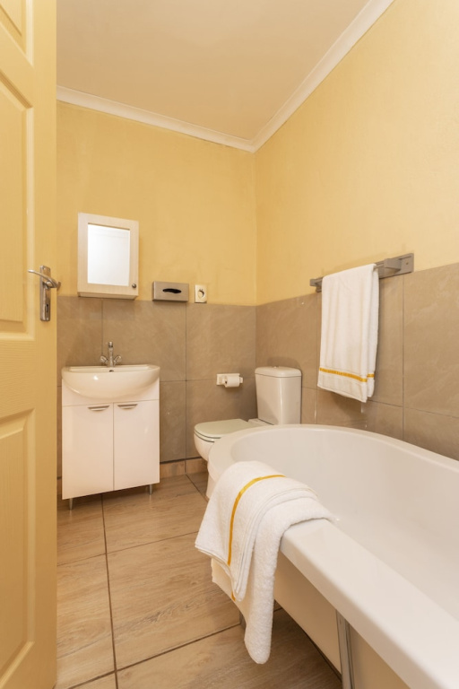 SelaMod Village Guest House