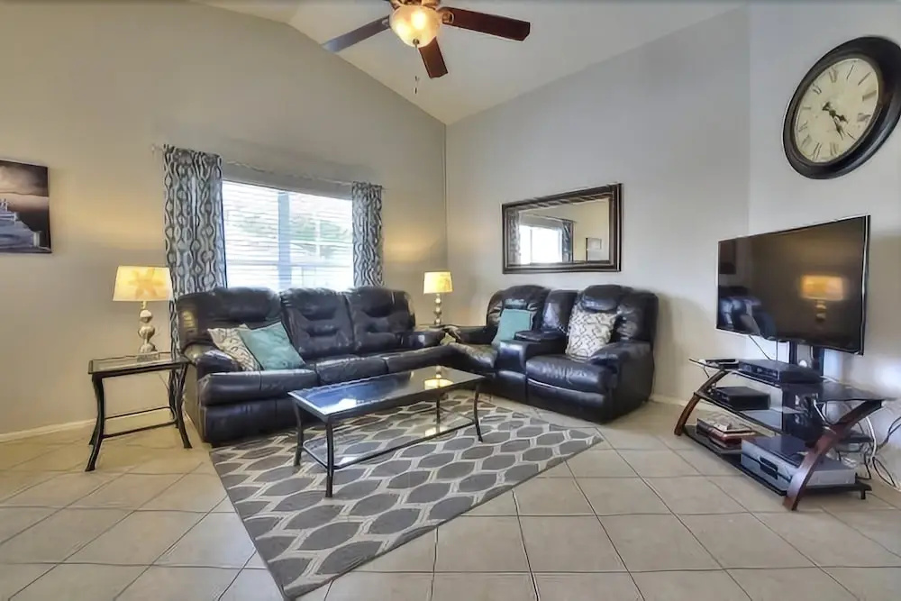 Bailey's Brave Base - 3 Br villa by RedAwning