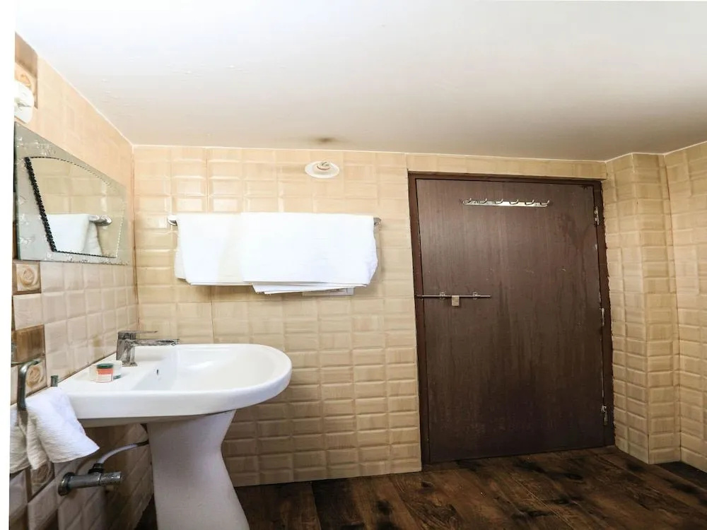 OYO 9760 Home Tej Vilas Near Celebration Mall