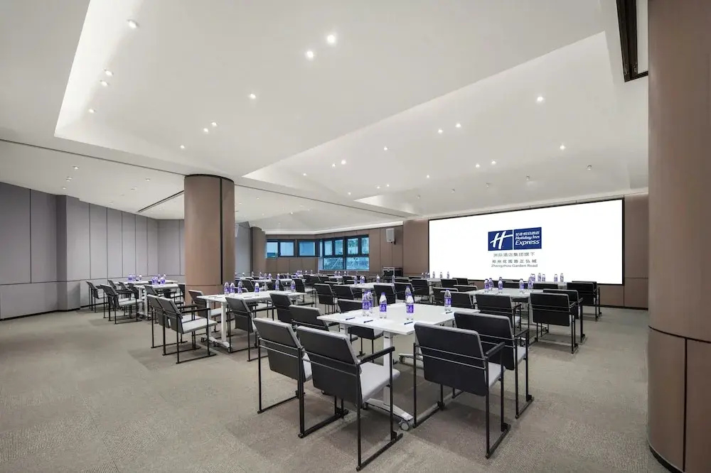 Holiday Inn Express Zhengzhou Garden Road By Ihg