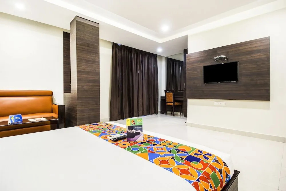 FabHotel KK Continental - 100m from Amritsar Junction Railway Station