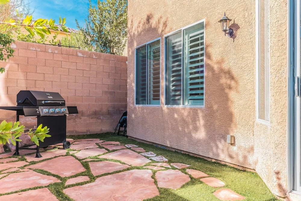 Luxurious 4BR 9min to LV Strip Sleeps 16