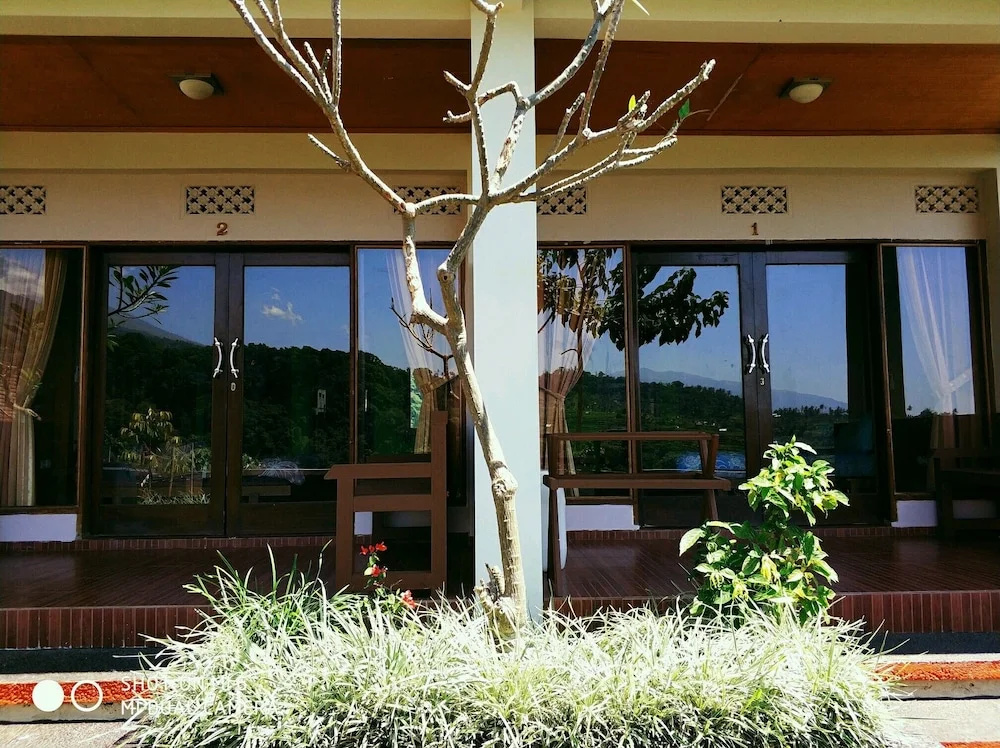 Senaru Lodge