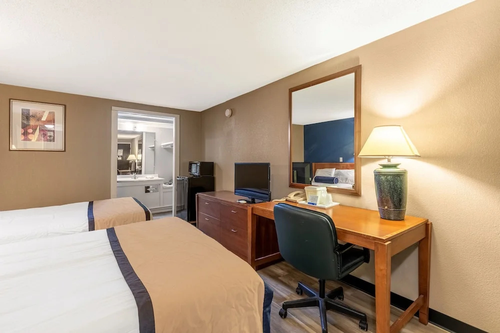 Value Inn Kenosha West