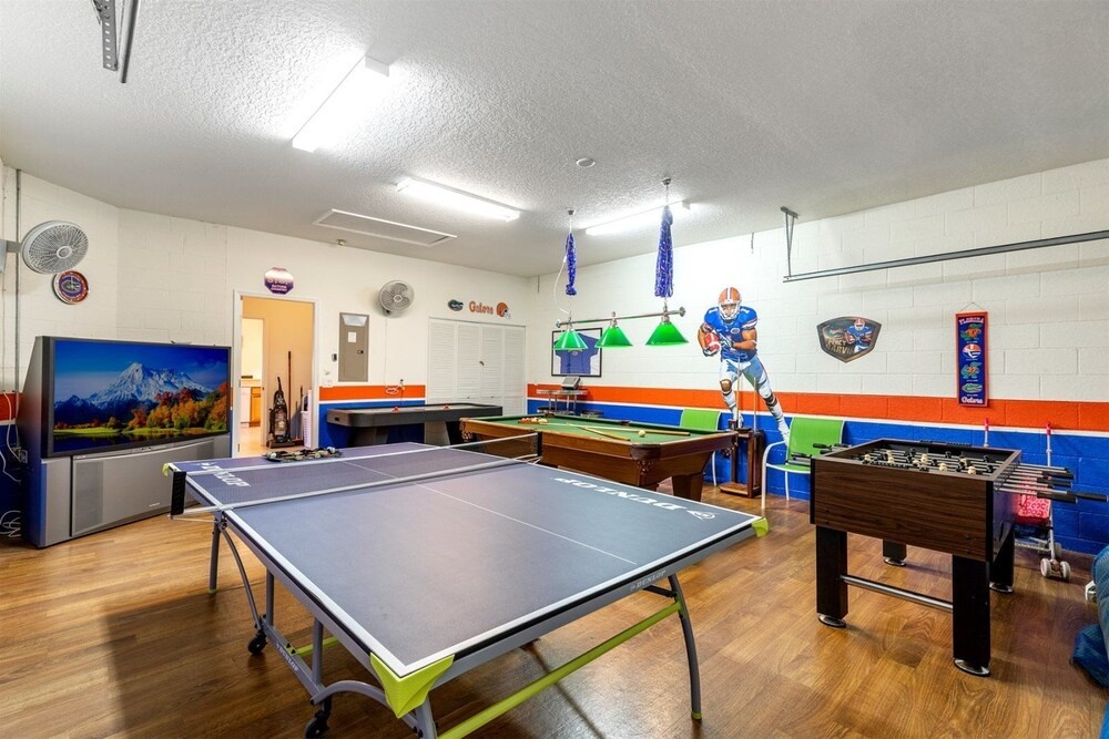 Stunning 4 Bed Pool Villa Located Just Minutes From the Orlando Area Attractions - 405