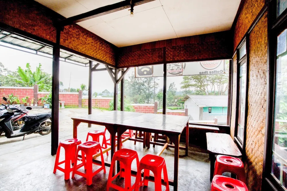 Super OYO 2961 Artana Bed & Breakfast