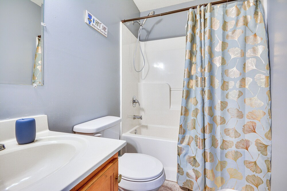< 4 Mi to Dtwn Greensboro: Renovated Home w/ Yard!