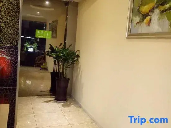 Kunshan Rongding Hotel (Yushan Square Subway Station Branch)