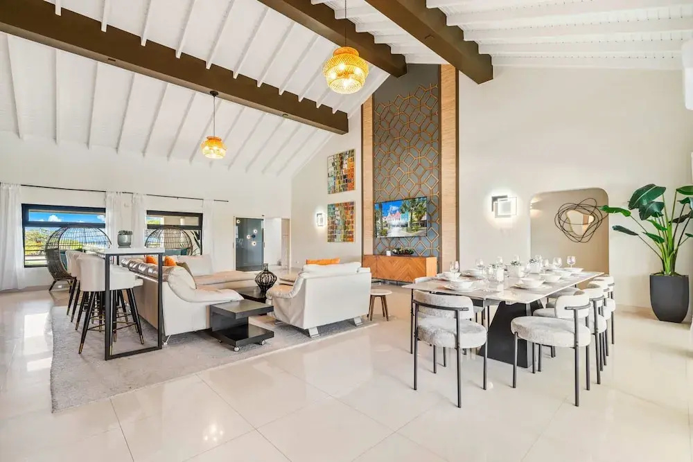 Massive Oceanfront Villa - Spa - Sauna - Gameroom - Malmok!
