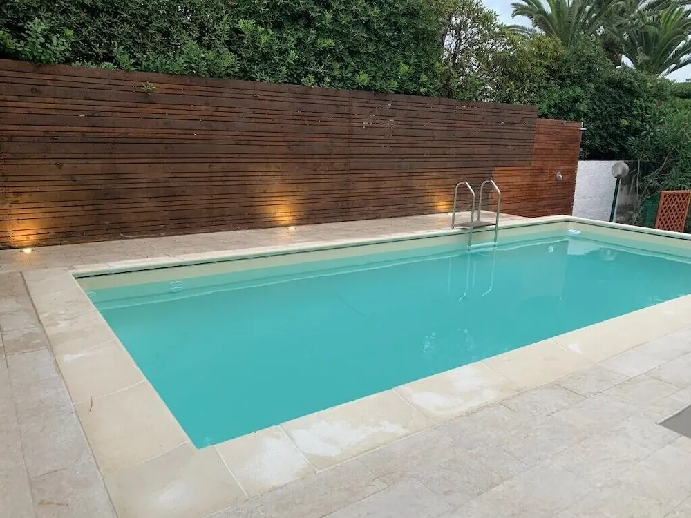 Apartment in Villa with Swimming Pool 20 Meters from the Sea