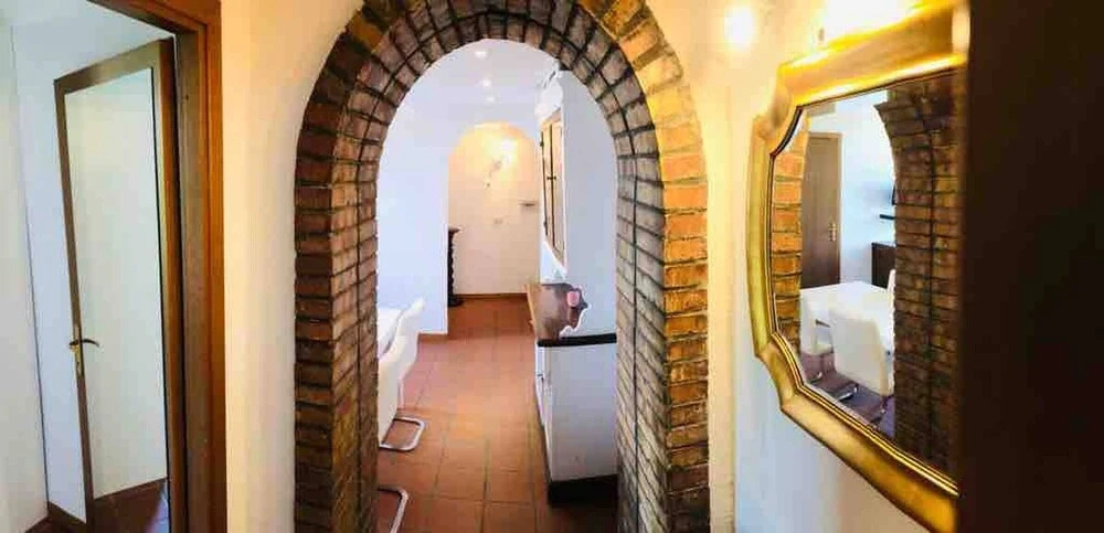 Hton 6 Flat rents Rome