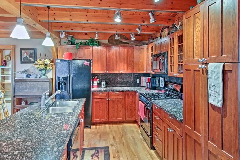 Spearfish Home on 40 Acres w/ Private Lake!
