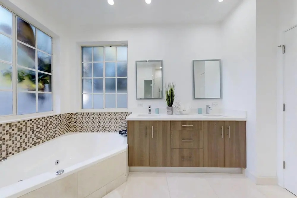 Beautiful Hollywood Beach 4 BR Home W Heated Pool