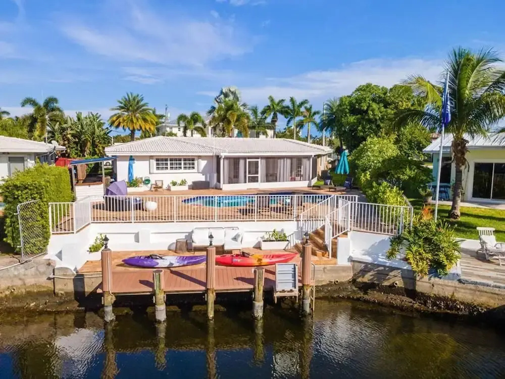 Adorable House With Amazing Water Front of Canal