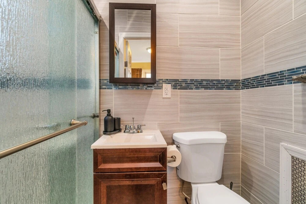 Comfy Queens Home - Just Minutes From Jfk Airport! 3 Bedroom Apts by Redawning