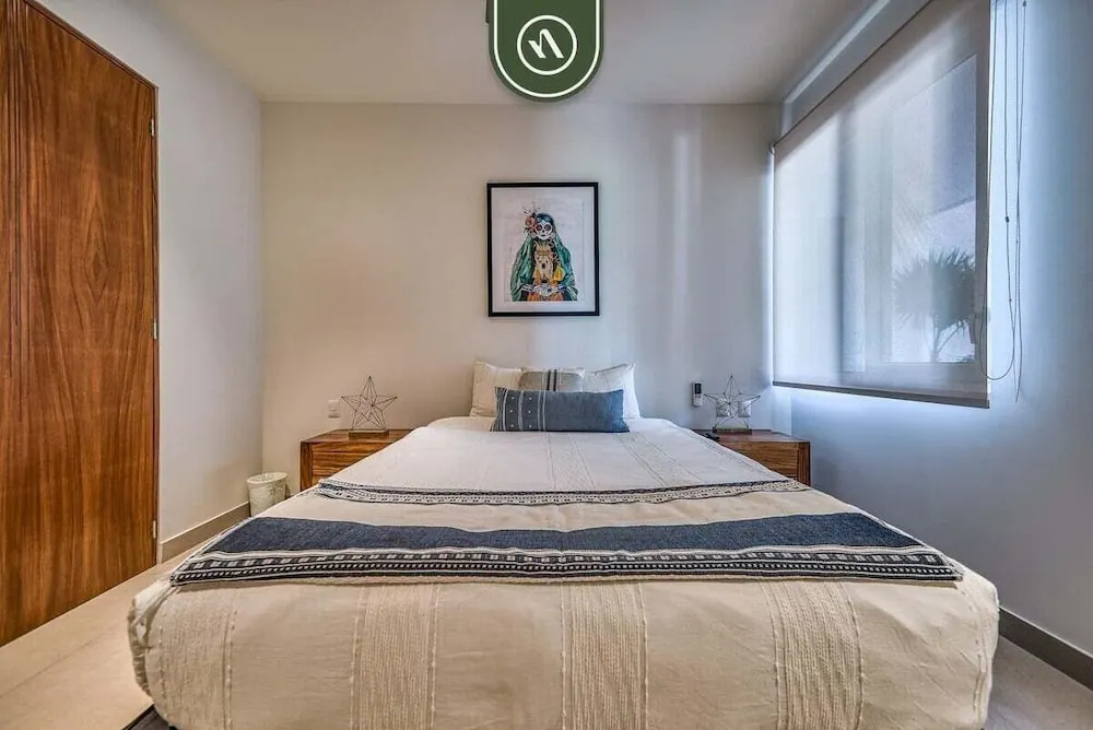 2BR Condo With Rooftop Pool - 2 Min Walk to Beach
