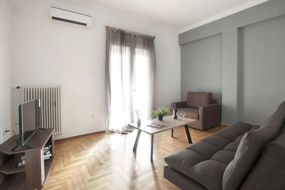 Kolonos - A Renovated Apartment