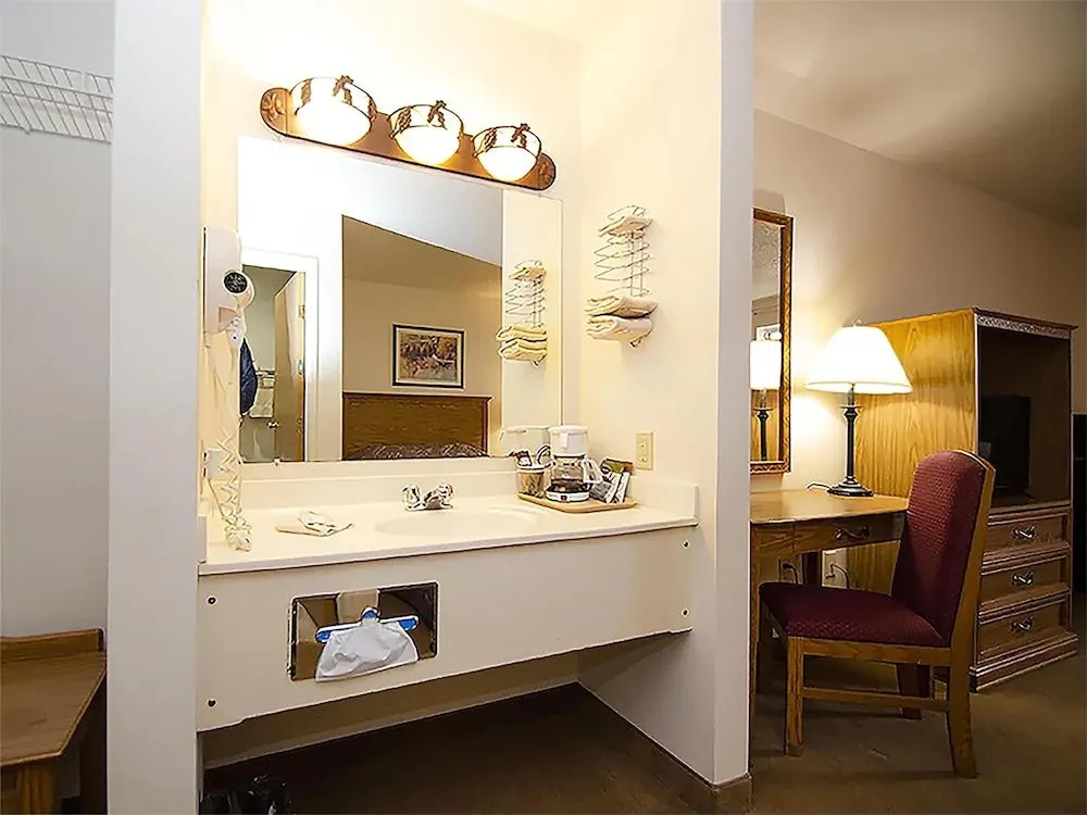 Urbana Inn & Suites