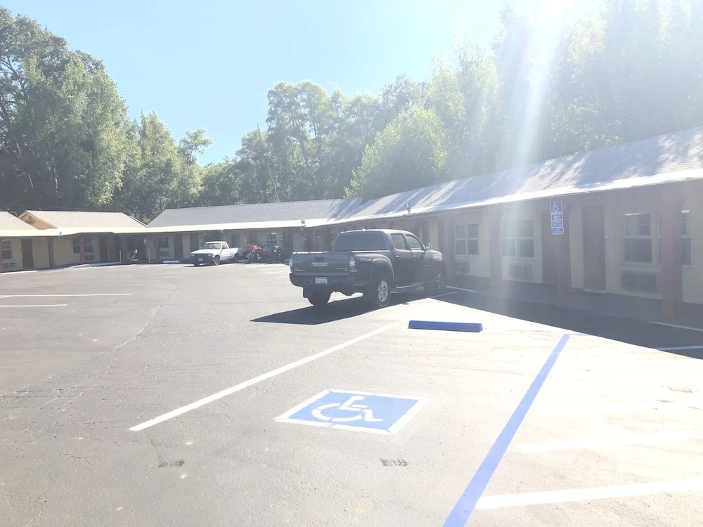 Western Village Inn-NEWLY RENOVATED