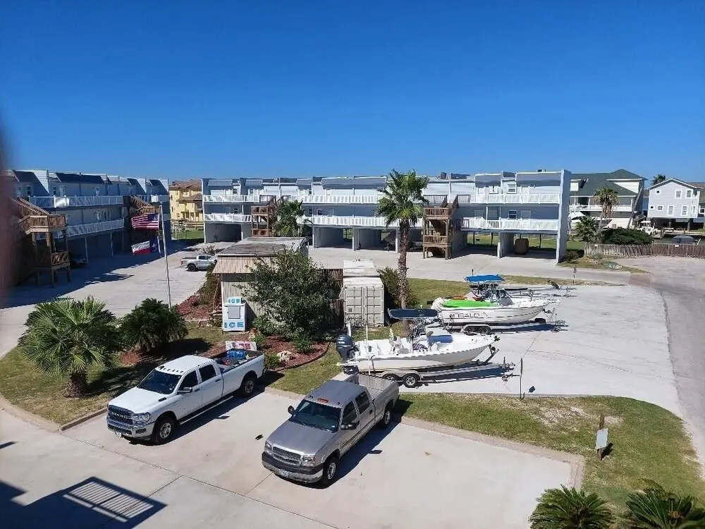 Bay Tree D4 Condo by Redawning