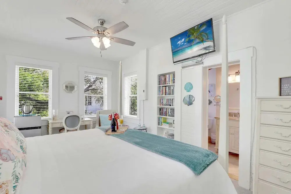 Hibiscus House Bed Breakfast Seashell Room