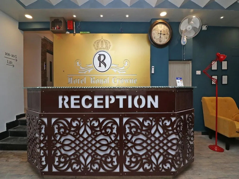 SilverKey Executive Stays 37812 Royal Crown Airport