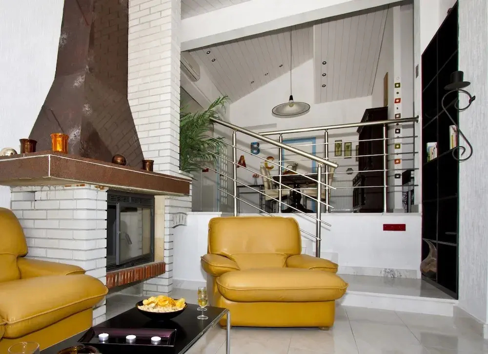 Luxury apt w Pool, 3 Balconies, Terrace & sea View