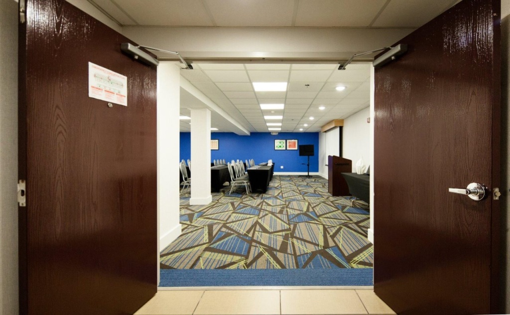 Holiday Inn Express Hotel & Suites Nashville Brentwood 65S