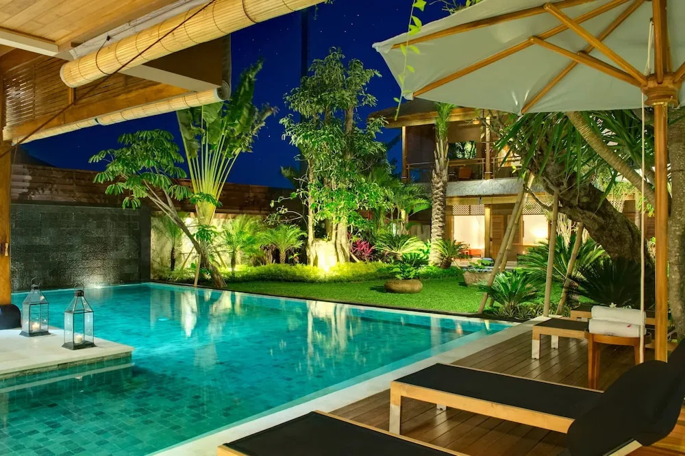 9 Bedrooms 9 Bathrooms-2 Pools Seminyak