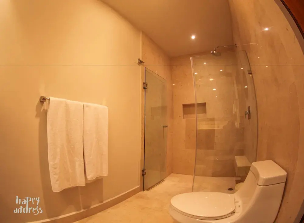 Fabulous 3BR Condo steps away from 5th Avenue and beach by Happy Adddress