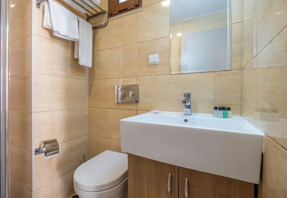 Lavin Hotel & Suites