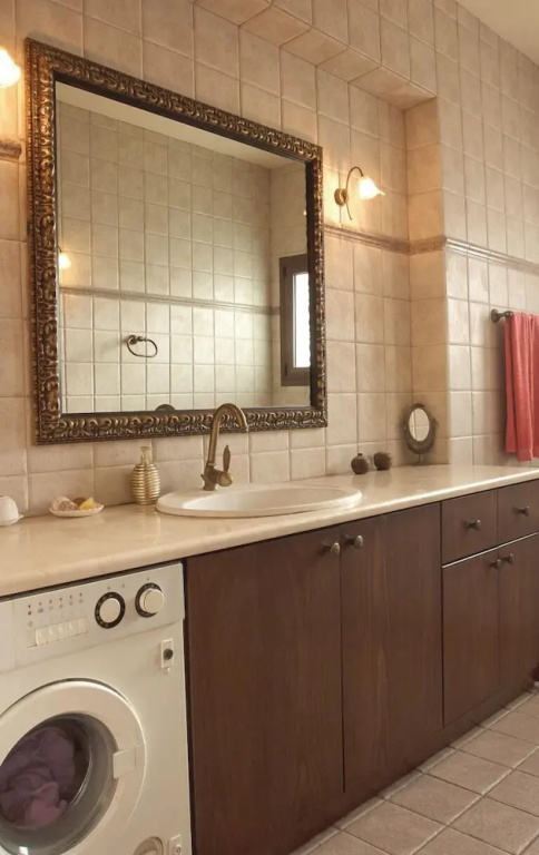 Beautiful Home in Finikia With Wifi and 3 Bedrooms